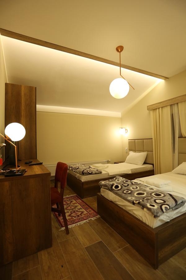 Saray Hotel Prizren Luaran gambar