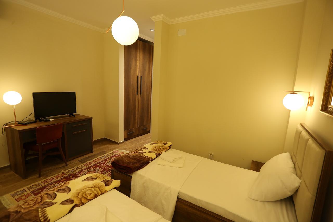 Saray Hotel Prizren Luaran gambar